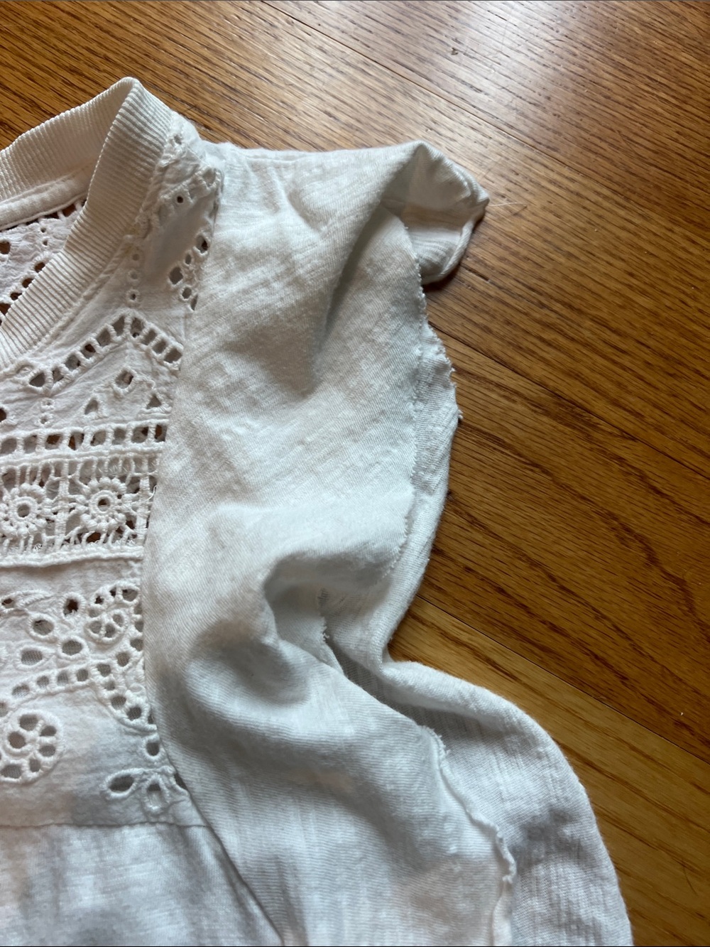 Anthropologie Small White Eyelet Flutter Sleeve crochet swing Women's Top small - Picture 3 of 8
